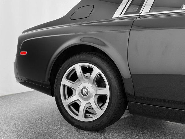 Photo of 2016 Infinity Black Rolls-Royce Phantom