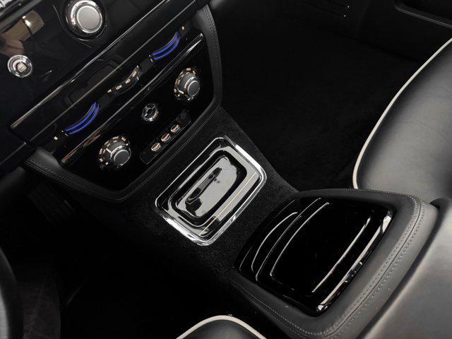 Photo of 2016 Infinity Black Rolls-Royce Phantom