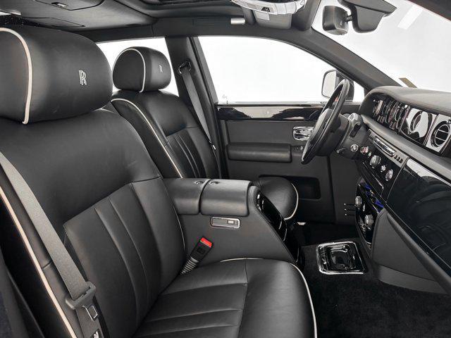 Photo of 2016 Infinity Black Rolls-Royce Phantom