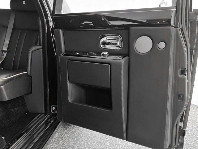 Photo of 2016 Infinity Black Rolls-Royce Phantom