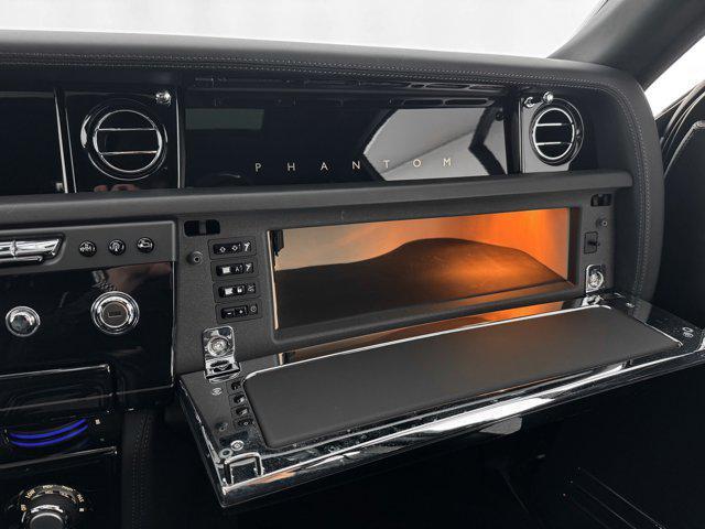 Photo of 2016 Infinity Black Rolls-Royce Phantom