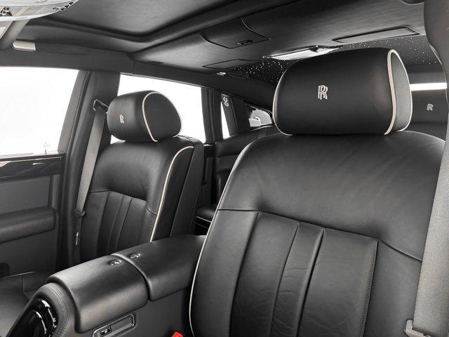 Photo of 2016 Infinity Black Rolls-Royce Phantom
