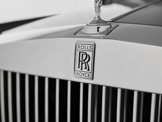 Photo of 2016 Infinity Black Rolls-Royce Phantom