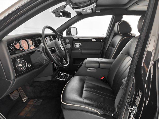 Photo of 2016 Infinity Black Rolls-Royce Phantom