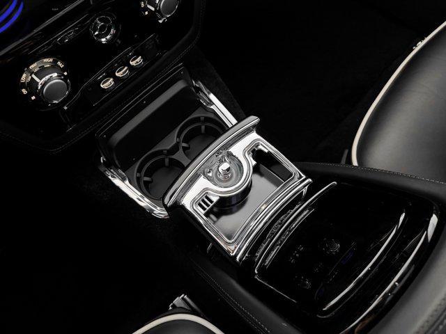 Photo of 2016 Infinity Black Rolls-Royce Phantom