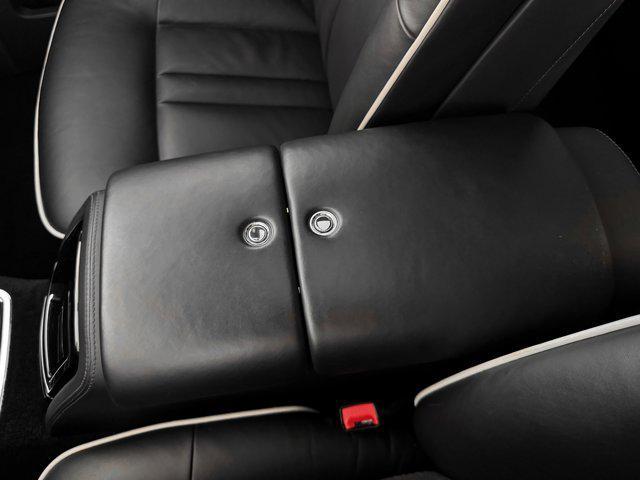 Photo of 2016 Infinity Black Rolls-Royce Phantom