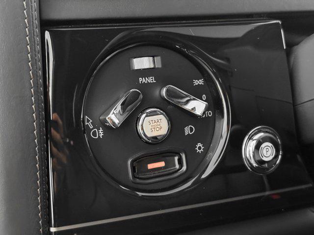 Photo of 2016 Infinity Black Rolls-Royce Phantom