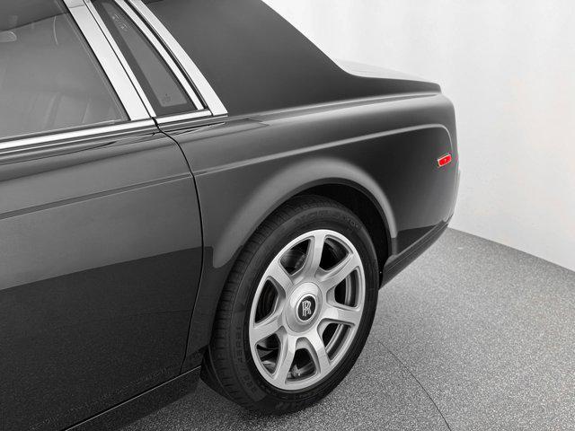 Photo of 2016 Infinity Black Rolls-Royce Phantom