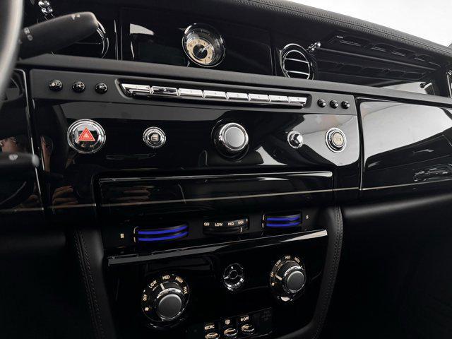 Photo of 2016 Infinity Black Rolls-Royce Phantom