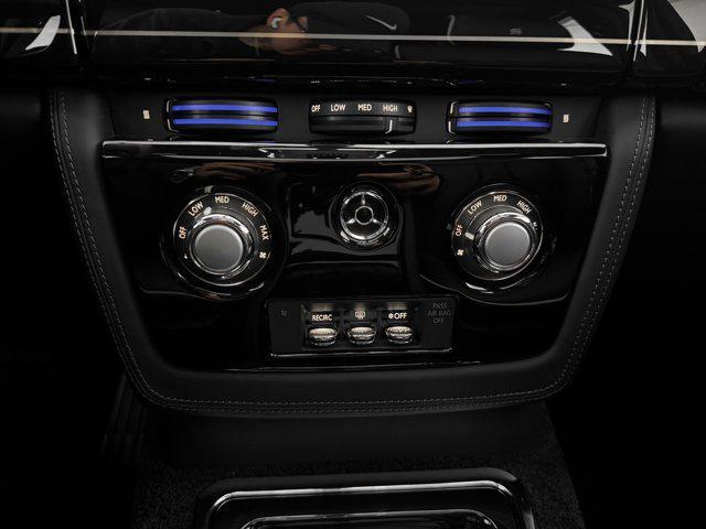 Photo of 2016 Infinity Black Rolls-Royce Phantom