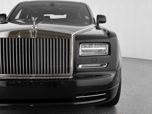 Photo of 2016 Infinity Black Rolls-Royce Phantom