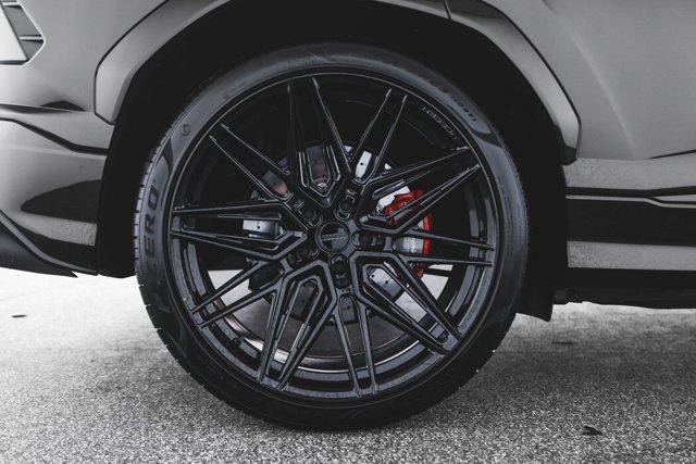 Photo of 2022 Nero Noctis Metallic Lamborghini Urus