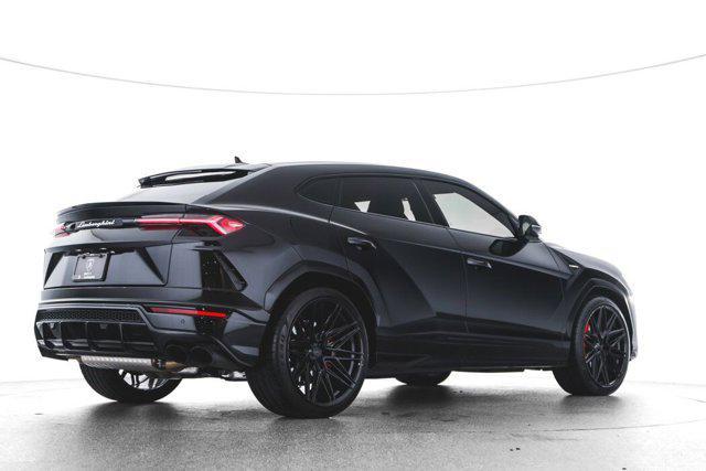 Photo of 2022 Nero Noctis Metallic Lamborghini Urus