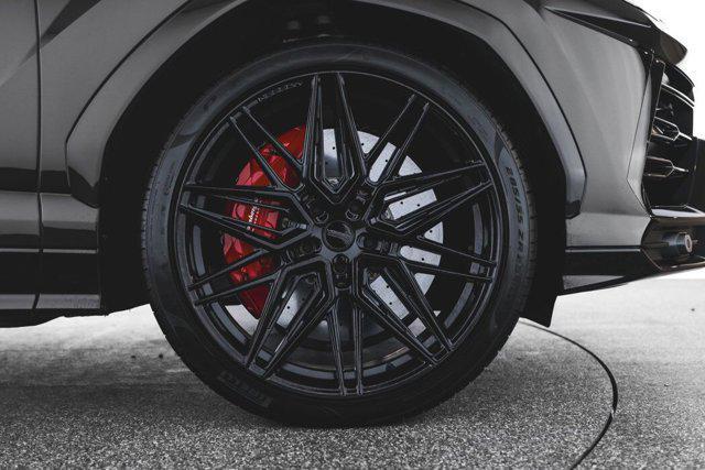 Photo of 2022 Nero Noctis Metallic Lamborghini Urus