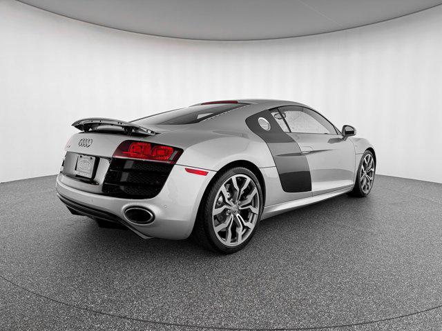 Photo of 2010 Ice Silver Metallic With Apollo Silver Sideblades Audi R8