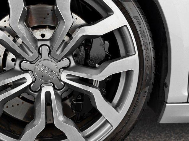 Photo of 2010 Ice Silver Metallic With Apollo Silver Sideblades Audi R8