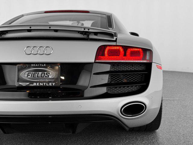 Photo of 2010 Ice Silver Metallic With Apollo Silver Sideblades Audi R8