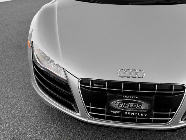 Photo of 2010 Ice Silver Metallic With Apollo Silver Sideblades Audi R8