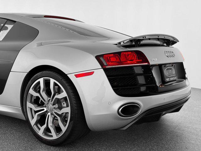 Photo of 2010 Ice Silver Metallic With Apollo Silver Sideblades Audi R8
