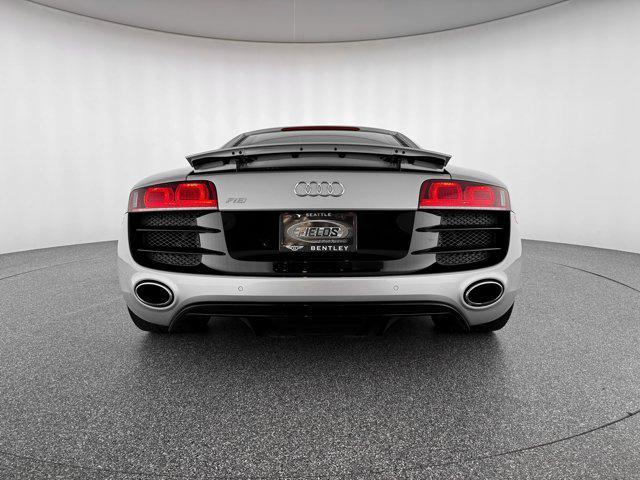Photo of 2010 Ice Silver Metallic With Apollo Silver Sideblades Audi R8