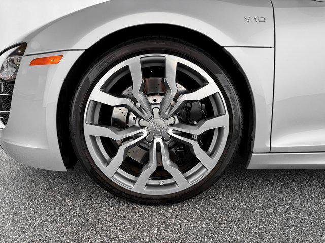 Photo of 2010 Ice Silver Metallic With Apollo Silver Sideblades Audi R8