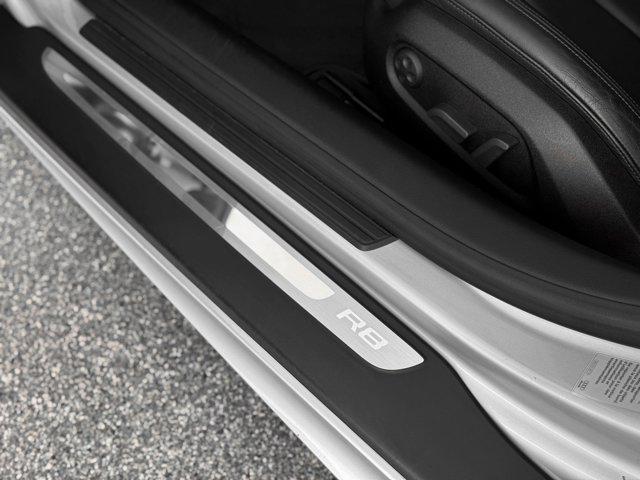 Photo of 2010 Ice Silver Metallic With Apollo Silver Sideblades Audi R8