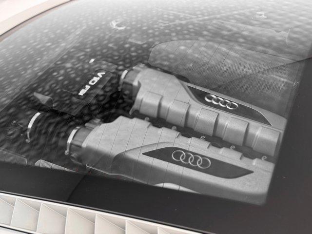 Photo of 2010 Ice Silver Metallic With Apollo Silver Sideblades Audi R8