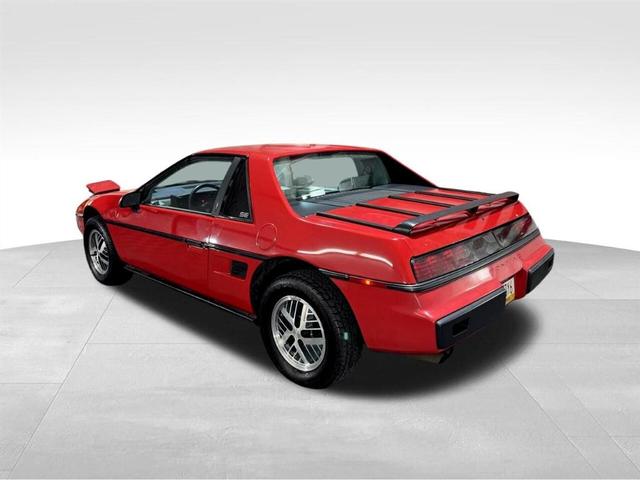 Photo of 1984 Red Pontiac Fiero