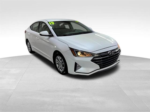 Photo of 2019 White Hyundai ELANTRA