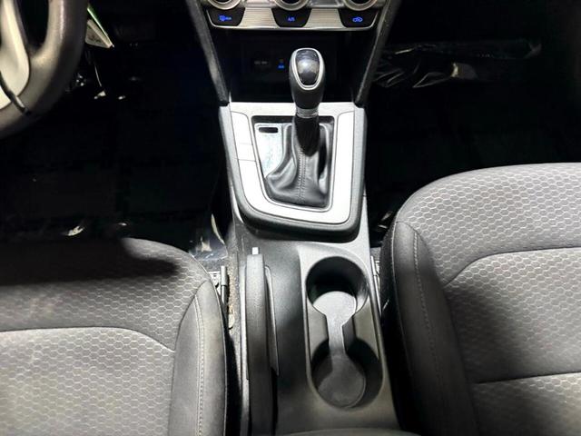Photo of 2019 White Hyundai ELANTRA