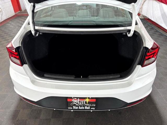 Photo of 2019 White Hyundai ELANTRA