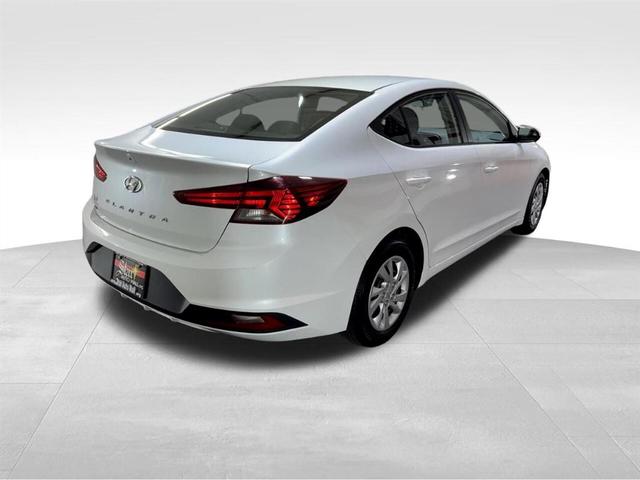 Photo of 2019 White Hyundai ELANTRA
