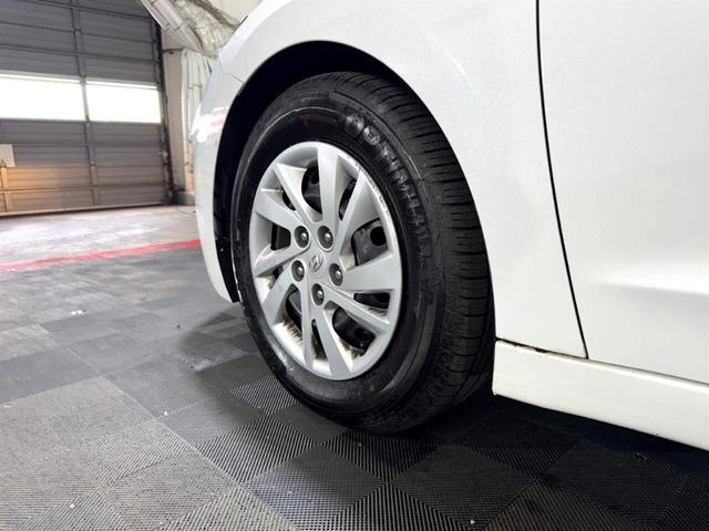 Photo of 2019 White Hyundai ELANTRA