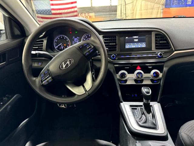 Photo of 2019 White Hyundai ELANTRA