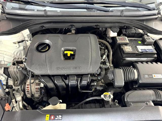Photo of 2019 White Hyundai ELANTRA