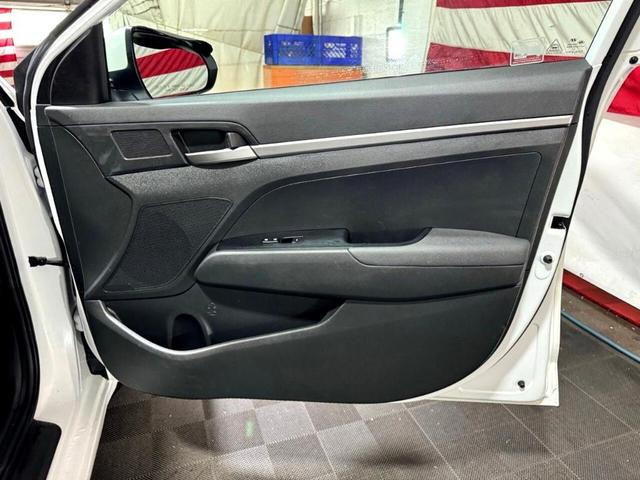 Photo of 2019 White Hyundai ELANTRA