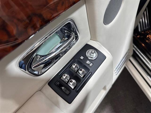 Photo of 2013 White Rolls-Royce Phantom VI