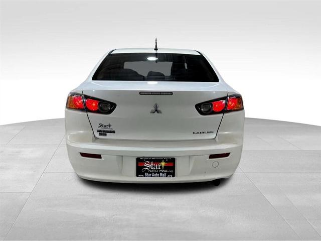 Photo of 2016 White Mitsubishi Lancer