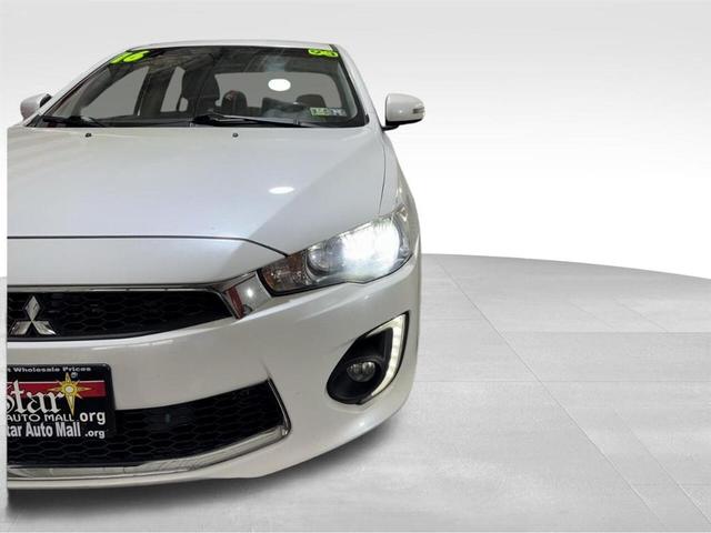 Photo of 2016 White Mitsubishi Lancer