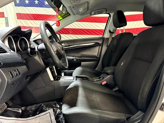 Photo of 2016 White Mitsubishi Lancer