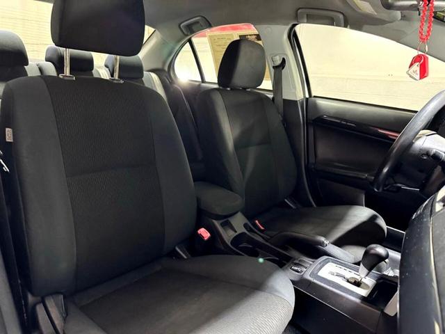 Photo of 2016 White Mitsubishi Lancer