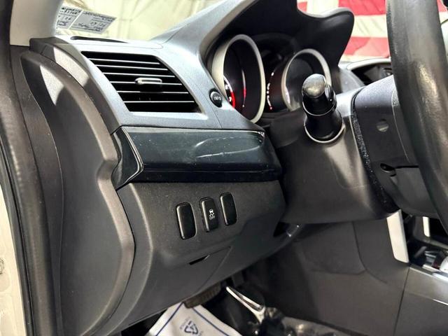 Photo of 2016 White Mitsubishi Lancer