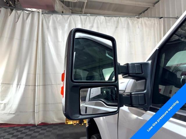 Photo of 2015 White Ford F-250
