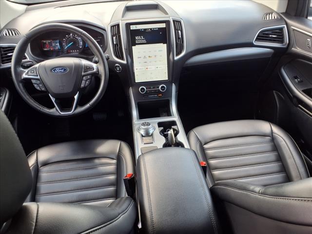 Photo of 2022 Silver Ford Edge