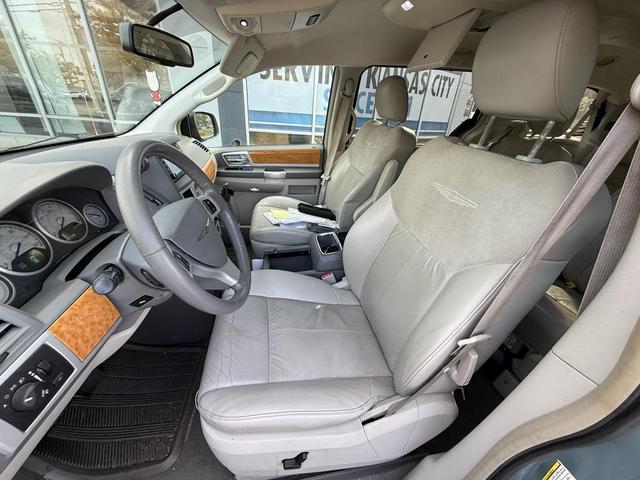 Photo of 2008 Blue Chrysler Town & Country
