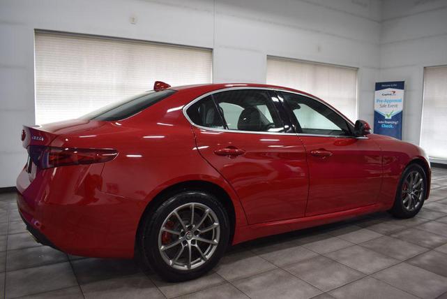 Photo of 2019 RED Alfa Romeo Giulia
