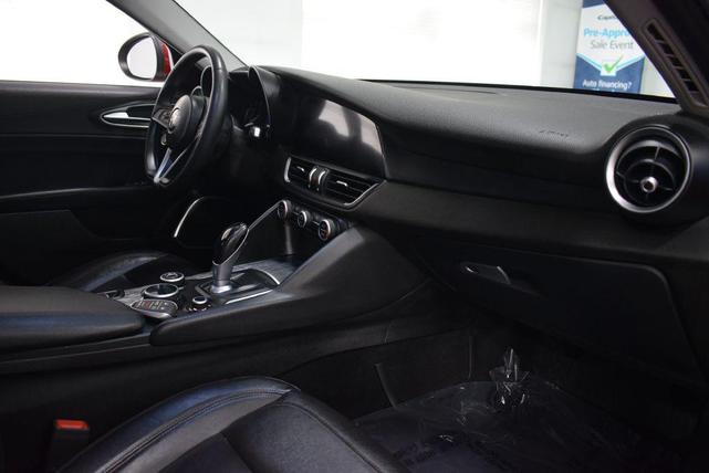 Photo of 2019 RED Alfa Romeo Giulia