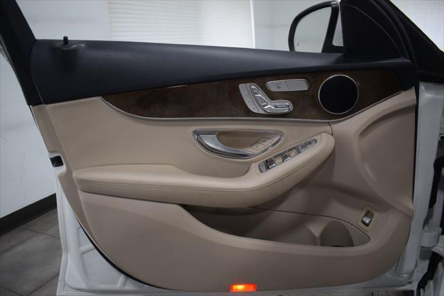 Photo of 2017 WHITE Mercedes-Benz C-Class