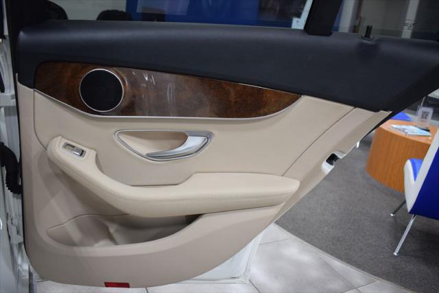 Photo of 2017 WHITE Mercedes-Benz C-Class