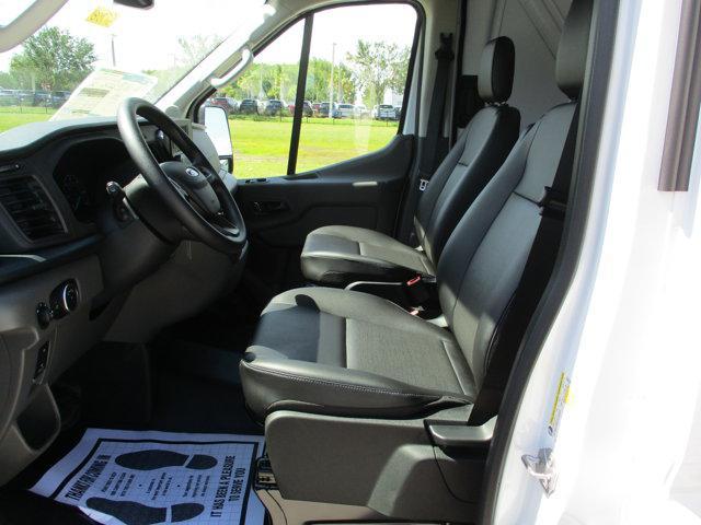 Photo of 2025 Oxford White Ford Transit-250